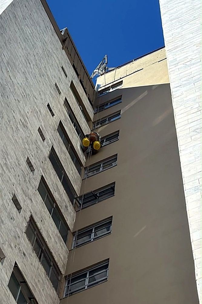 Impermeabilização de fachada em BH – Edifício Belgrano, Santo Antônio – frente de fachada em rapel